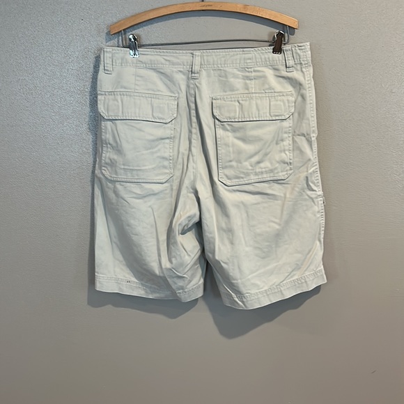 OLD NAVY Men’s cargo shorts. - Picture 2 of 4